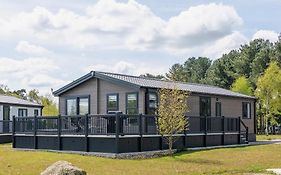 Ella Lodge